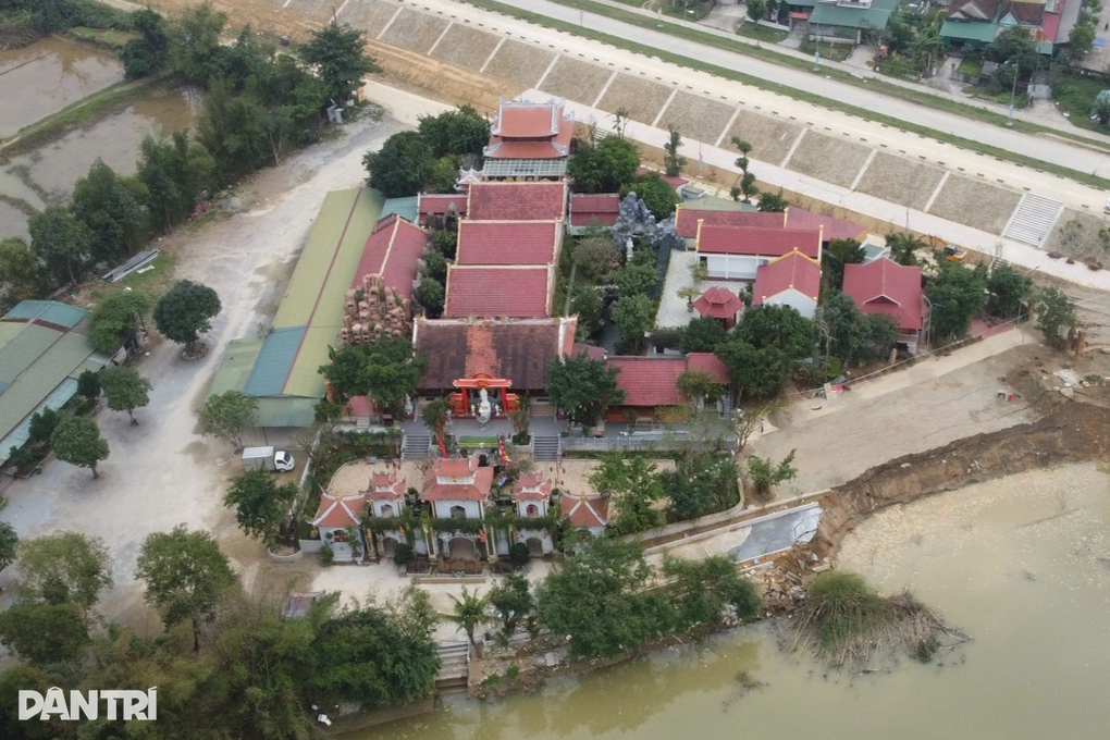 Vụ sạt lở uy hiếp đền thiêng: Xin đá hộc để xử lý - 4 Vụ sạt lở uy hiếp đền thiêng: Xin đá hộc để xử lý - 4