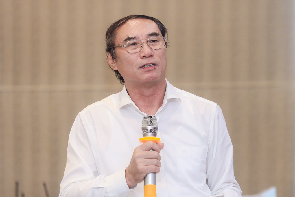 Chuyên gia: Doanh nghiệp đang gánh chịu cùng lúc nhiều thuế, chi phí - 1 Chuyên gia: Doanh nghiệp đang gánh chịu cùng lúc nhiều thuế, chi phí - 1