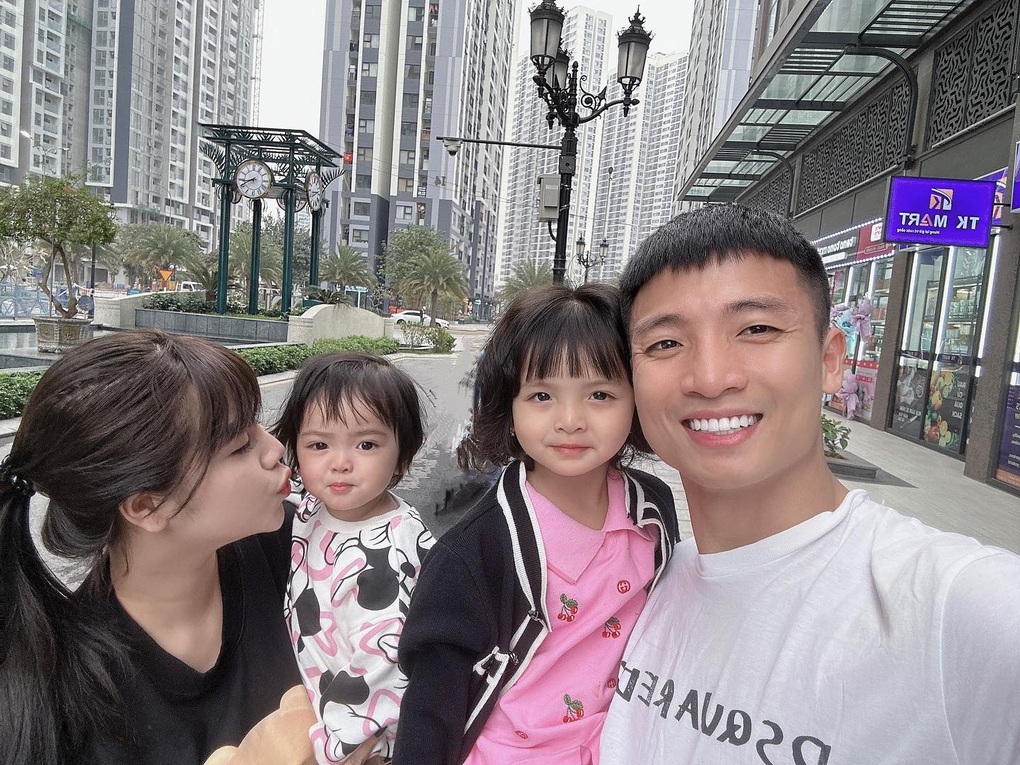 Cầu thủ Bùi Tiến Dũng và chuyện tình đầy biến động bên Khánh Linh - 3 Cầu thủ Bùi Tiến Dũng và chuyện tình đầy biến động bên Khánh Linh - 3