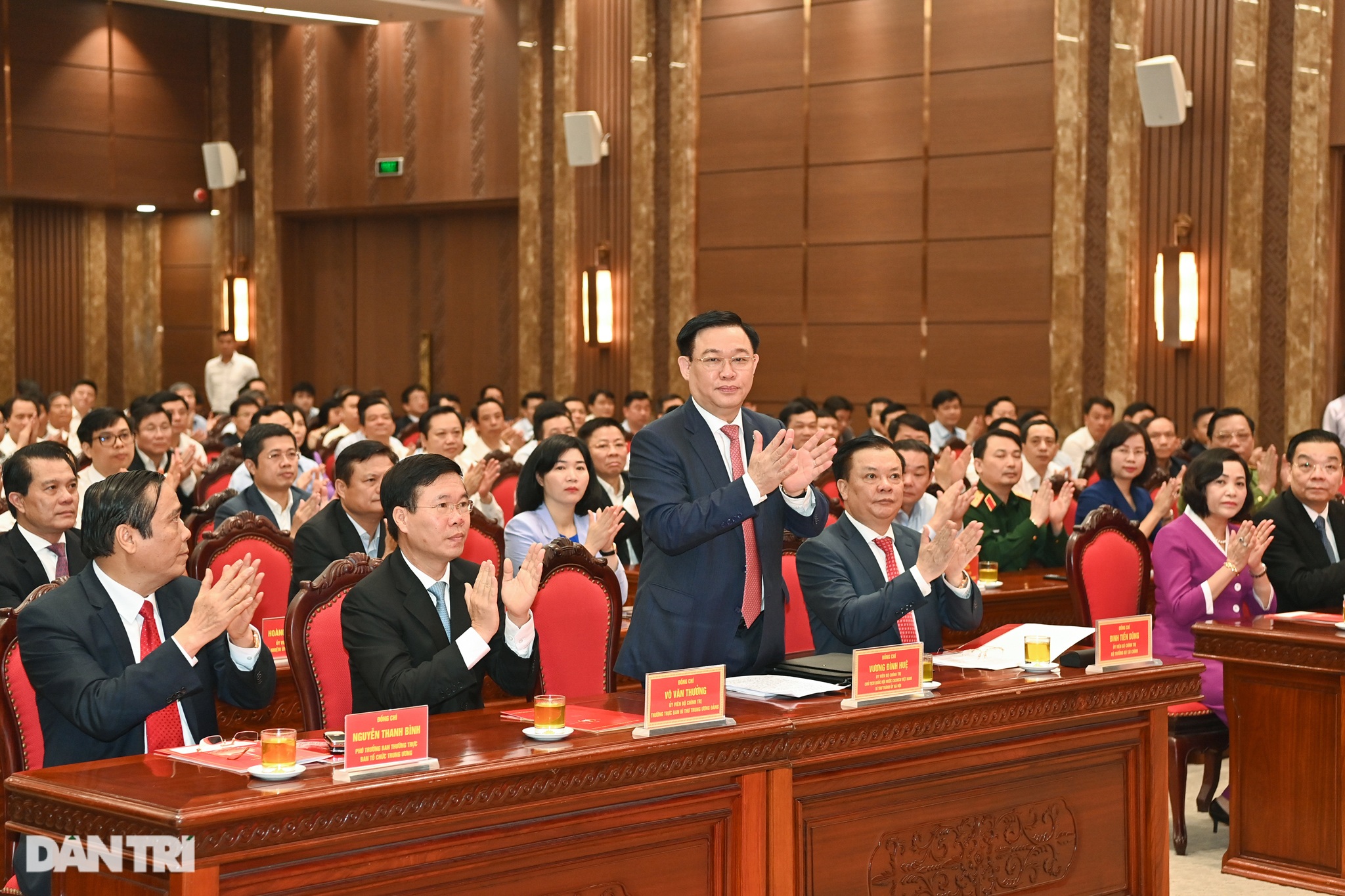 Lễ nhậm chức Bí thư Thành ủy Hà Nội của ông Đinh Tiến Dũng - 4 Lễ nhậm chức Bí thư Thành ủy Hà Nội của ông Đinh Tiến Dũng - 4