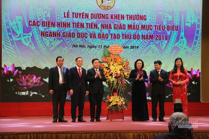 Hà Nội tuyên dương các nhà giáo mẫu mực tiêu biểu năm 2019 - Ảnh 2.