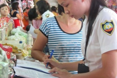 Ô mai, xí muội nghi chứa chất gây ung thư bán tràn lan