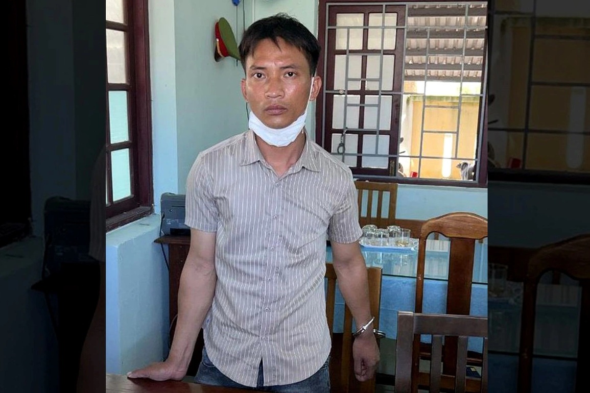 Khởi tố, bắt tạm giam người cha ném con gái 5 tuổi xuống sông - 1 Khởi tố, bắt tạm giam người cha ném con gái 5 tuổi xuống sông - 1