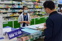 Thiếu thuốc: Bệnh nhân ung thư "khổ đủ đường" khi phải tự xoay xở