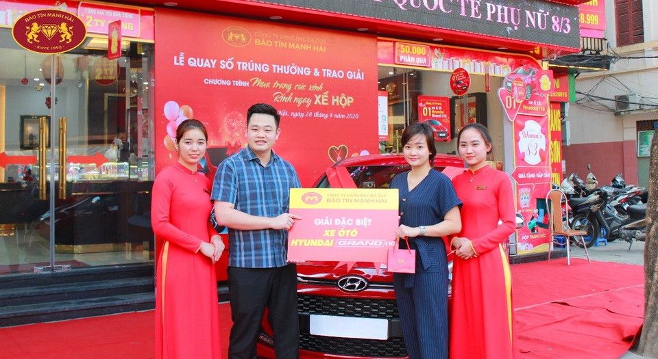 Bảo Tín Mạnh Hải chính thức trao giải xế hộp Huyndai i10 cho khách hàng may mắn - 3 Bảo Tín Mạnh Hải chính thức trao giải xế hộp Huyndai i10 cho khách hàng may mắn - 3