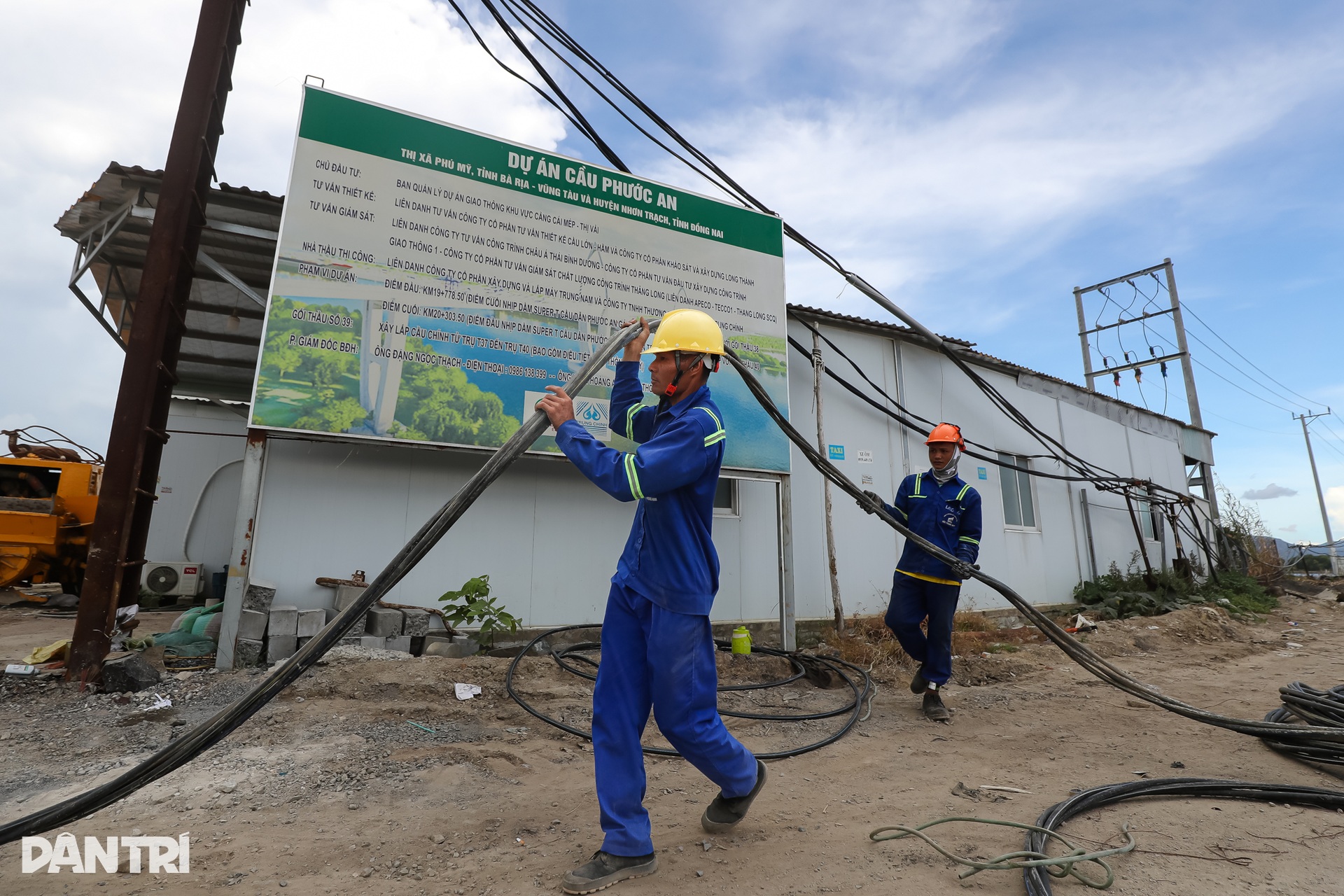 Hối hả thi công trên cây cầu có nhịp chính dài nhất Đông Nam Á - 5 Hối hả thi công trên cây cầu có nhịp chính dài nhất Đông Nam Á - 5