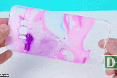 Mẹo chế ốp smartphone từ sơn móng tay