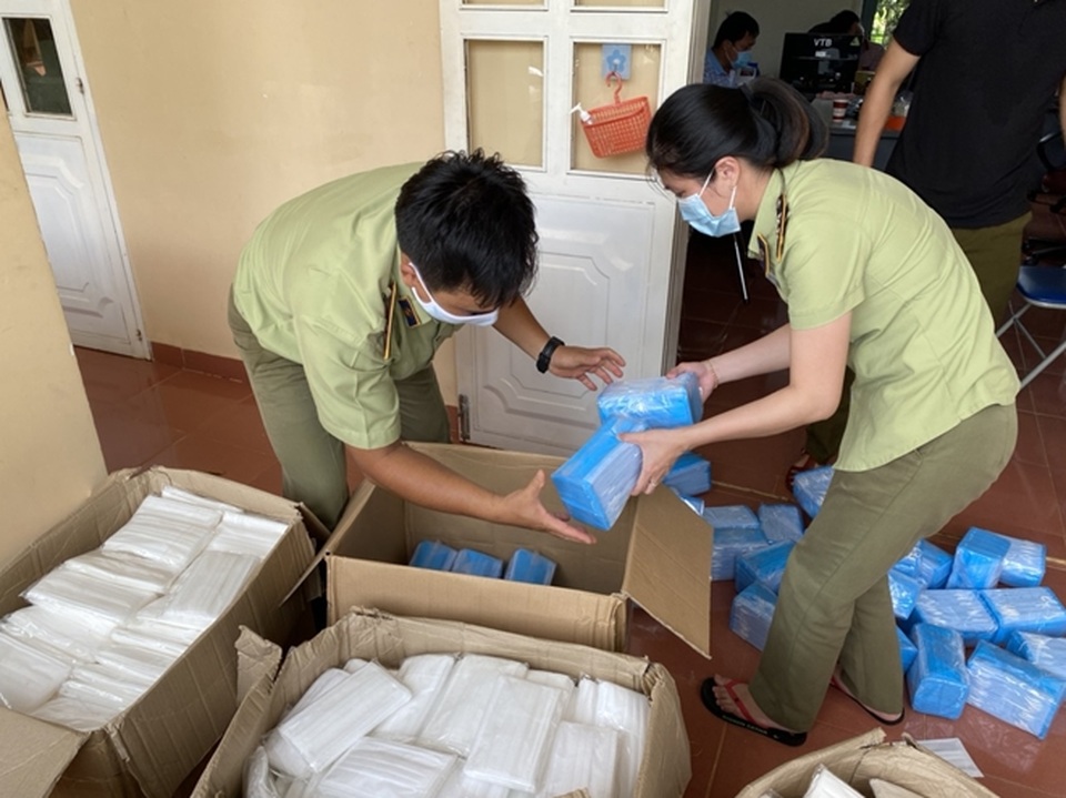Thu giữ lô khẩu trang 3M giả thương hiệu Mỹ khủng nhất từ đầu năm đến nay - 5 Thu giữ lô khẩu trang 3M giả thương hiệu Mỹ khủng nhất từ đầu năm đến nay - 5