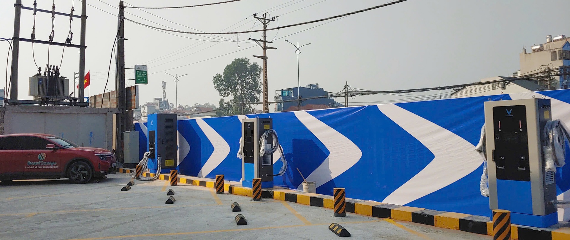 EverSolar សហការក្នុងអាជីវកម្មស្ថានីយសាកថ្មយីហោ V-GREEN - ២ EverSolar hợp tác kinh doanh trạm sạc nhượng quyền V-GREEN - 2