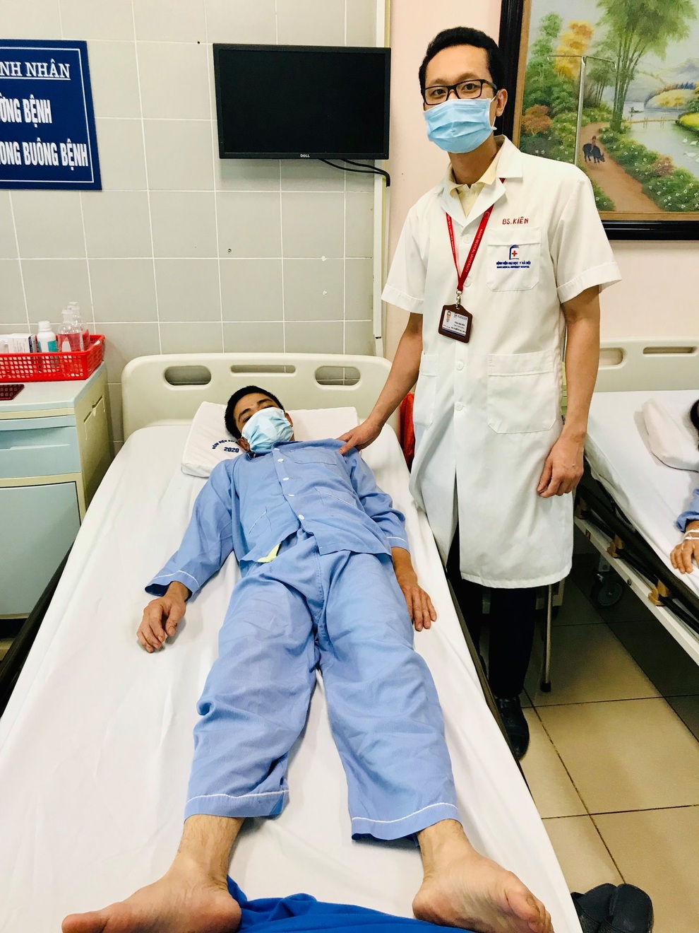 Quý ông suýt mất đoạn ruột vì đau vùng kín nhưng ngại đi khám - 3 Quý ông suýt mất đoạn ruột vì đau vùng kín nhưng ngại đi khám - 3