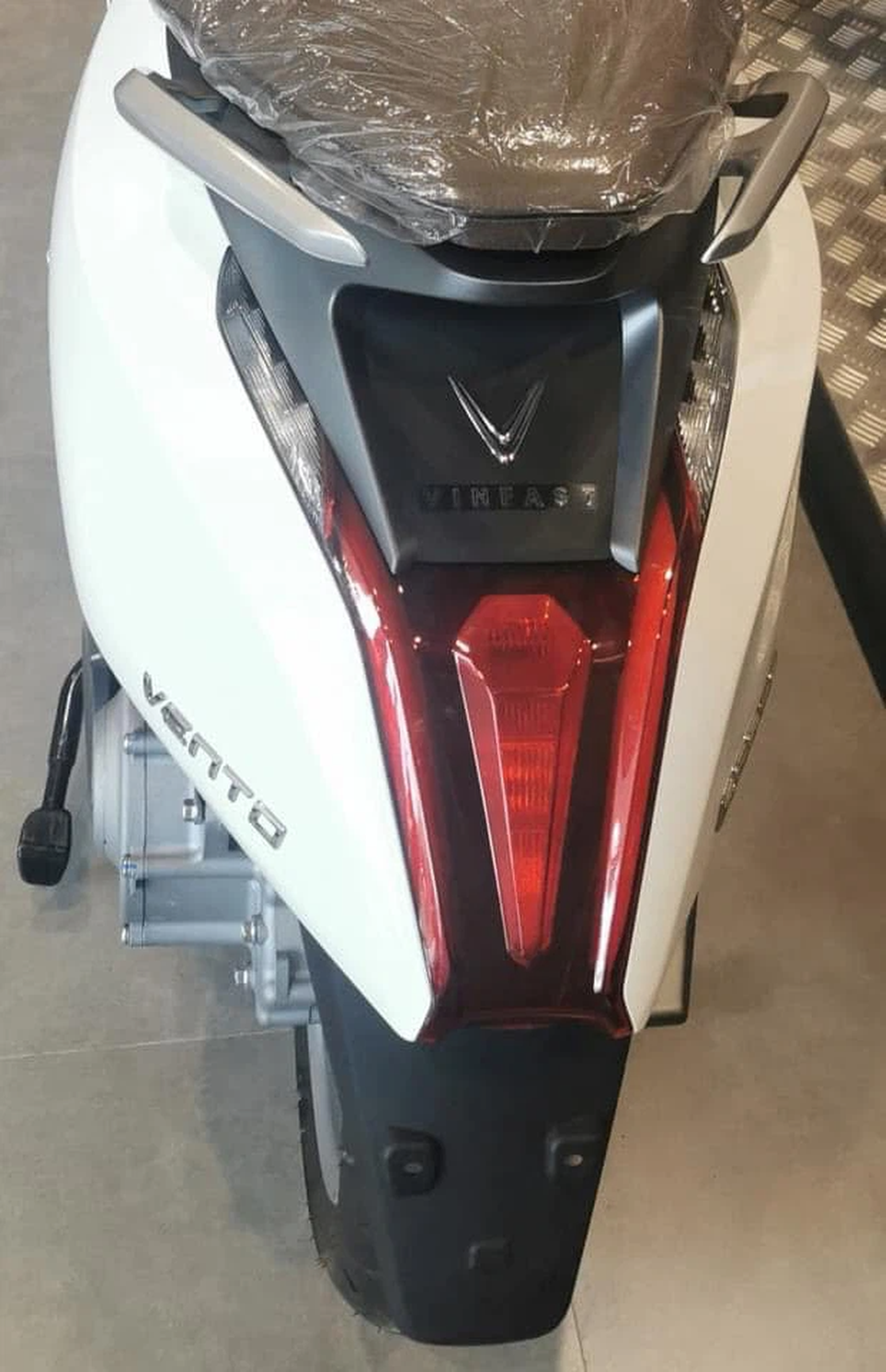 Xe máy điện VinFast Vento lộ thông tin đăng kiểm, ngày ra mắt không còn xa - 6 Xe máy điện VinFast Vento lộ thông tin đăng kiểm, ngày ra mắt không còn xa - 6