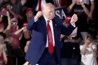 Ông Trump nhún nhảy tại sự kiện kỷ niệm 100 ngày nhậm chức