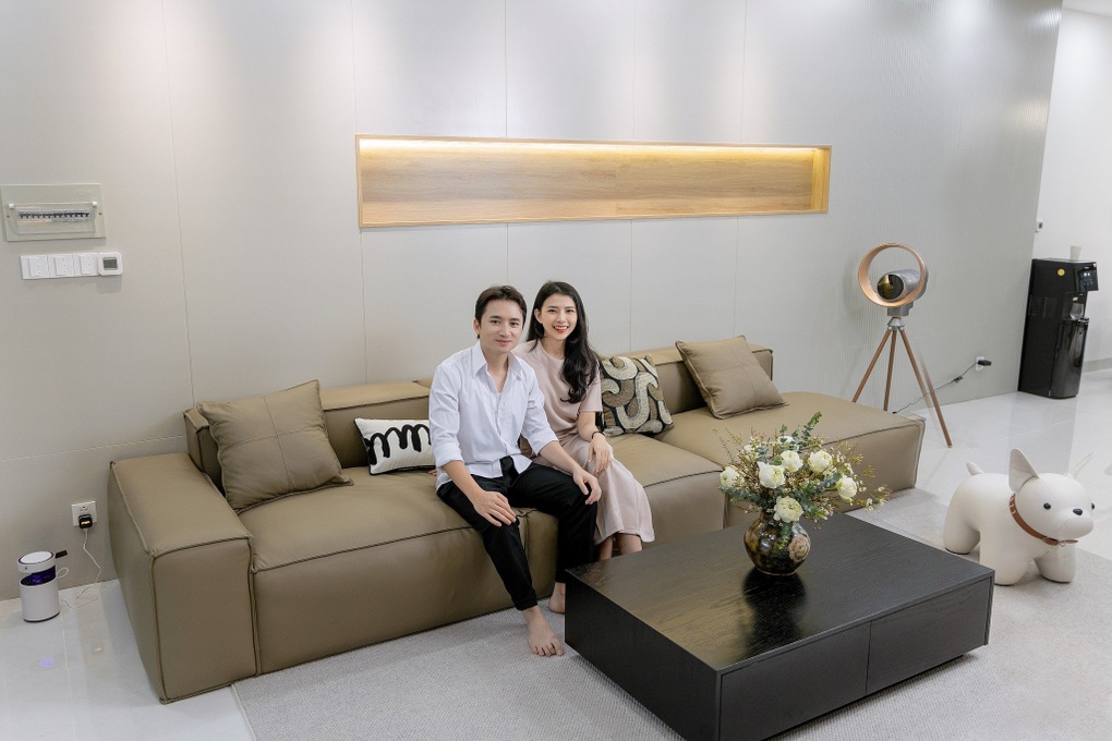 Phan Mạnh Quỳnh lấy vợ hot girl: Xây nhà 3 tầng cho vợ, khéo léo chăm con - 1 Phan Mạnh Quỳnh lấy vợ hot girl: Xây nhà 3 tầng cho vợ, khéo léo chăm con - 1