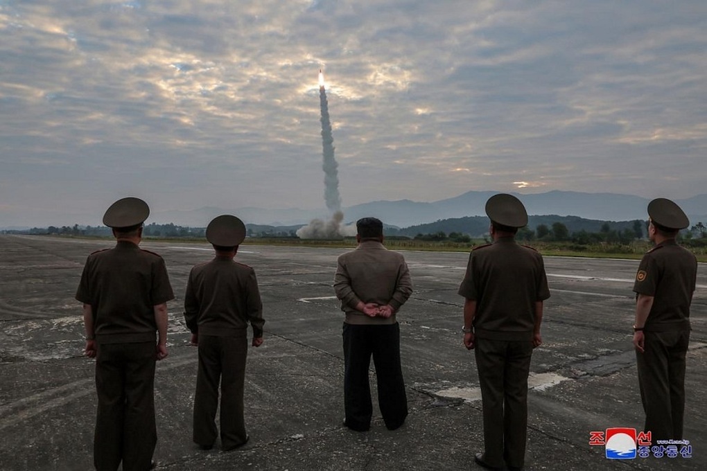 Ông Kim Jong-un thị sát thử tên lửa, kêu gọi tăng cường năng lực hạt nhân - 1