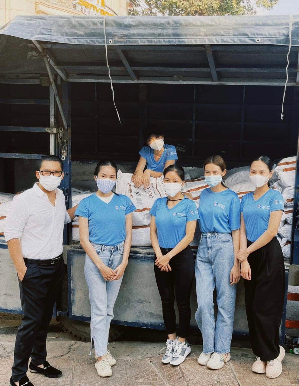 Bị đồn bí mật hẹn hò chồng cũ Lệ Quyên, Top 5 Hoa hậu Việt Nam nói gì? - 2 Bị đồn bí mật hẹn hò chồng cũ Lệ Quyên, Top 5 Hoa hậu Việt Nam nói gì? - 2