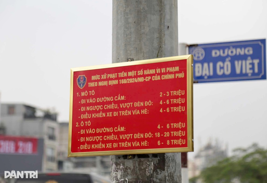 CSGT Hà Nội lắp biển thông báo mức phạt mới tại 58 nút giao - 3 CSGT Hà Nội lắp biển thông báo mức phạt mới tại 58 nút giao - 3