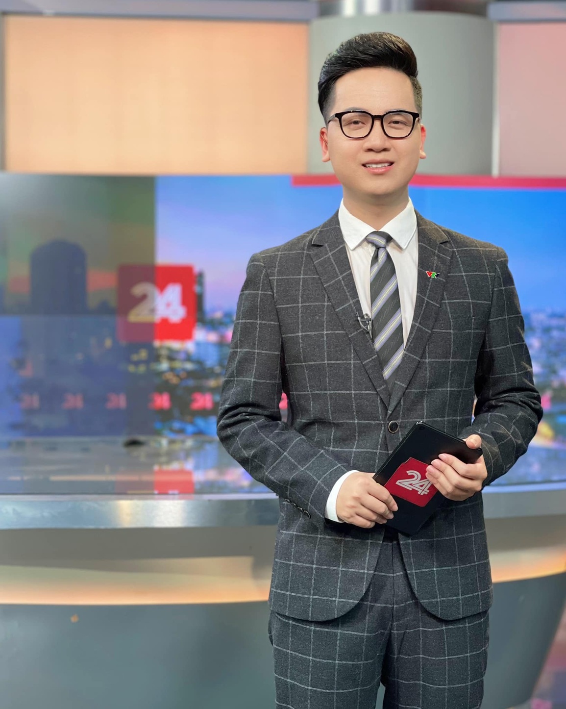 BTV Hữu Trí bất ngờ chia tay Chuyển động 24h - 4 BTV Hữu Trí bất ngờ chia tay Chuyển động 24h - 4