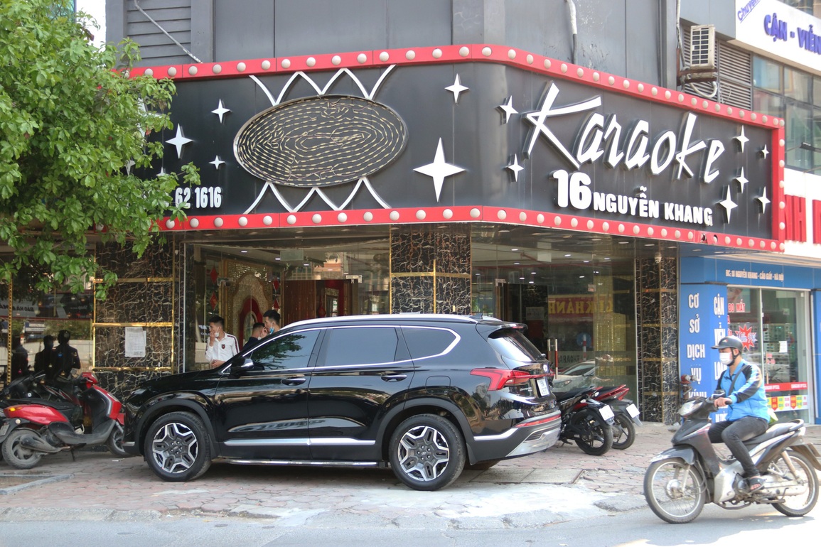 Chủ quán karaoke ở Hà Nội: Chi 4 tỷ đồng gồng gánh quán trong một năm - 1 Chủ quán karaoke ở Hà Nội: Chi 4 tỷ đồng gồng gánh quán trong một năm - 1