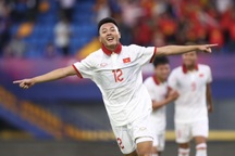 Đánh bại Singapore, U22 Việt Nam lên ngôi đầu bảng