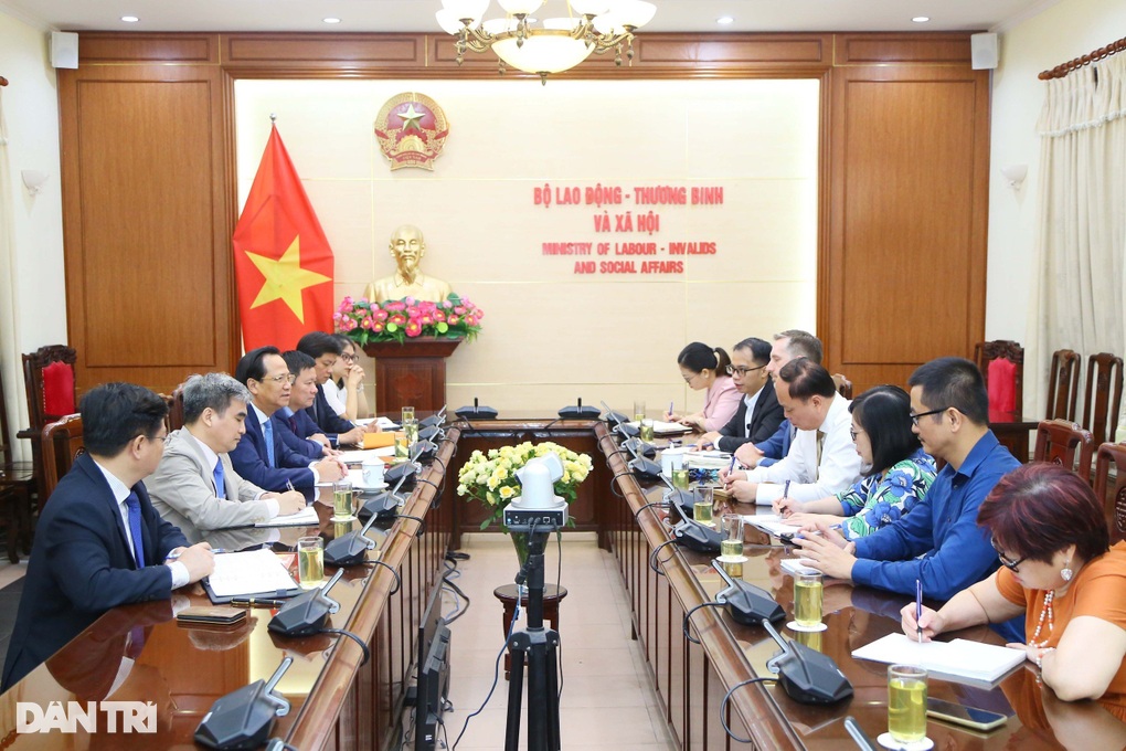 Việt Nam hướng đến mục tiêu người 60 tuổi được hưởng trợ cấp xã hội - 1 Việt Nam hướng đến mục tiêu người 60 tuổi được hưởng trợ cấp xã hội - 1