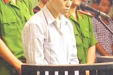 Gã bán dép vỉa hè đâm chết anh dân phòng bị lĩnh án tử