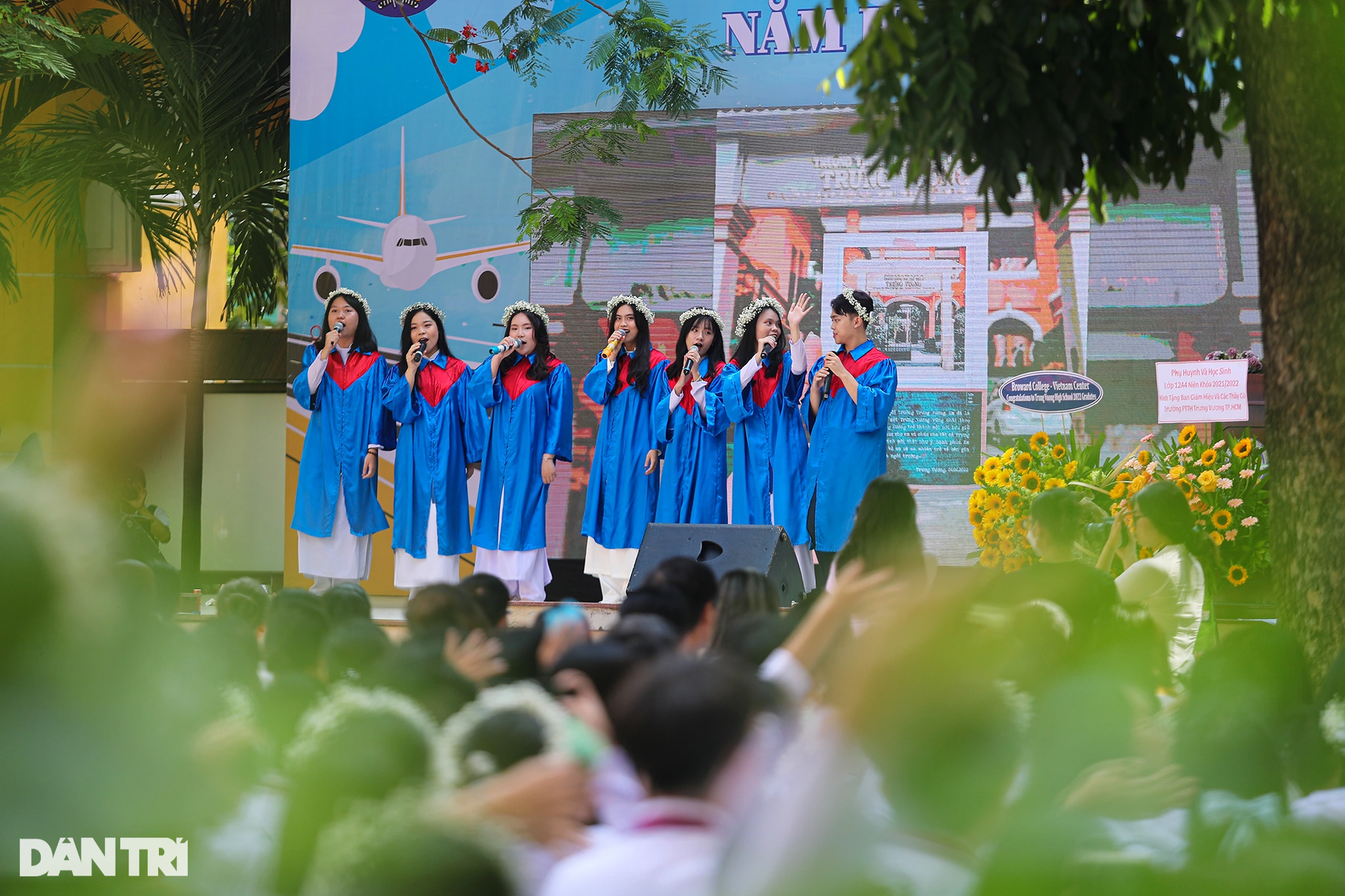 Khoảnh khắc nữ sinh Trưng Vương tinh khôi, rạng rỡ trong lễ trưởng thành - 10 Khoảnh khắc nữ sinh Trưng Vương tinh khôi, rạng rỡ trong lễ trưởng thành - 10