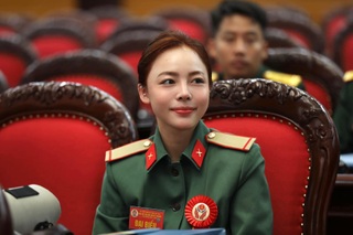 "Hoa khôi bắn súng" tiết lộ về bộ đồ thi SEA Games nặng 15kg - 9