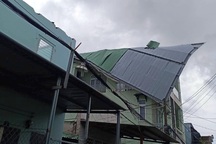 Nhà tốc mái, cây xanh, hàng rào ngã đổ… trong mưa giông kinh hoàng