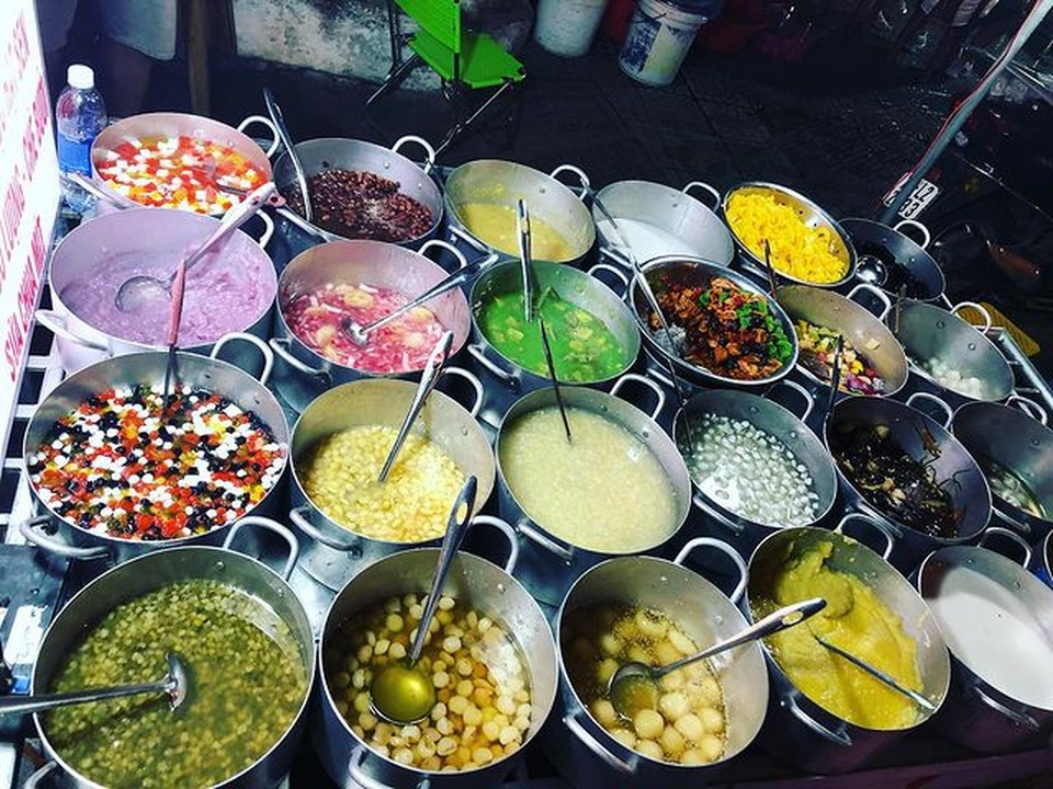 Tiệm chè màu mè 24 món, mỗi tối bán 400 cốc ở Huế - 4 Tiệm chè màu mè 24 món, mỗi tối bán 400 cốc ở Huế - 4