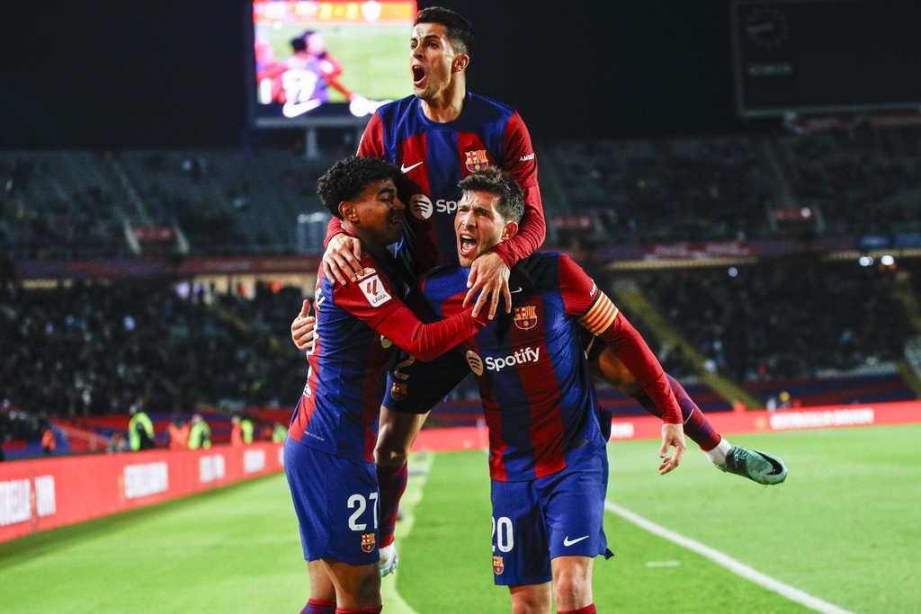 Thắng nhọc nhằn Almeria, Barcelona nuôi hy vọng bám đuổi Real Madrid - 2