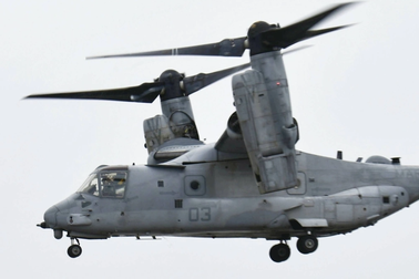 Máy bay quân sự Mỹ chở 8 người cháy động cơ, rơi xuống biển