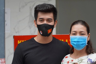 Các tuyển thủ Việt Nam rời khu cách ly, trở lại địa phương