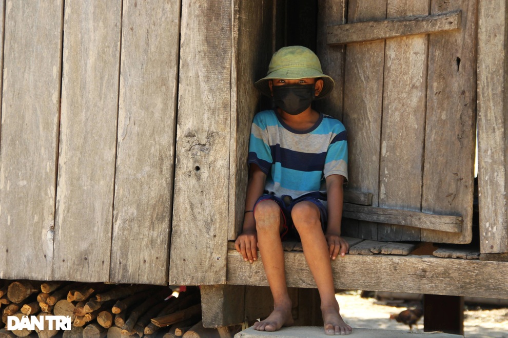 Chống giặc Covid-19 ở làng đồng bào Ê Đê - 4