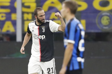 Higuain sắm vai người hùng, Juventus xuất sắc hạ gục Inter