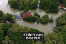 Căn nhà sống trơ trọi giữa ngôi làng đang dần chìm xuống biển