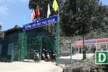 Cô giáo xin tiền xây trường cho học trò nghèo