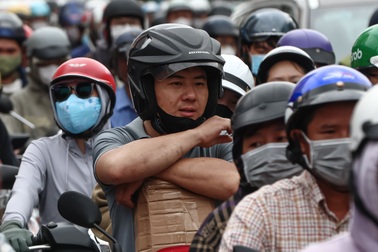 Ở lại thành phố hay về quê?