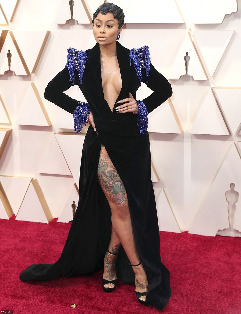 Những bộ váy thảm họa của sao trên thảm đỏ Oscars 2020 - 1 Những bộ váy thảm họa của sao trên thảm đỏ Oscars 2020 - 1