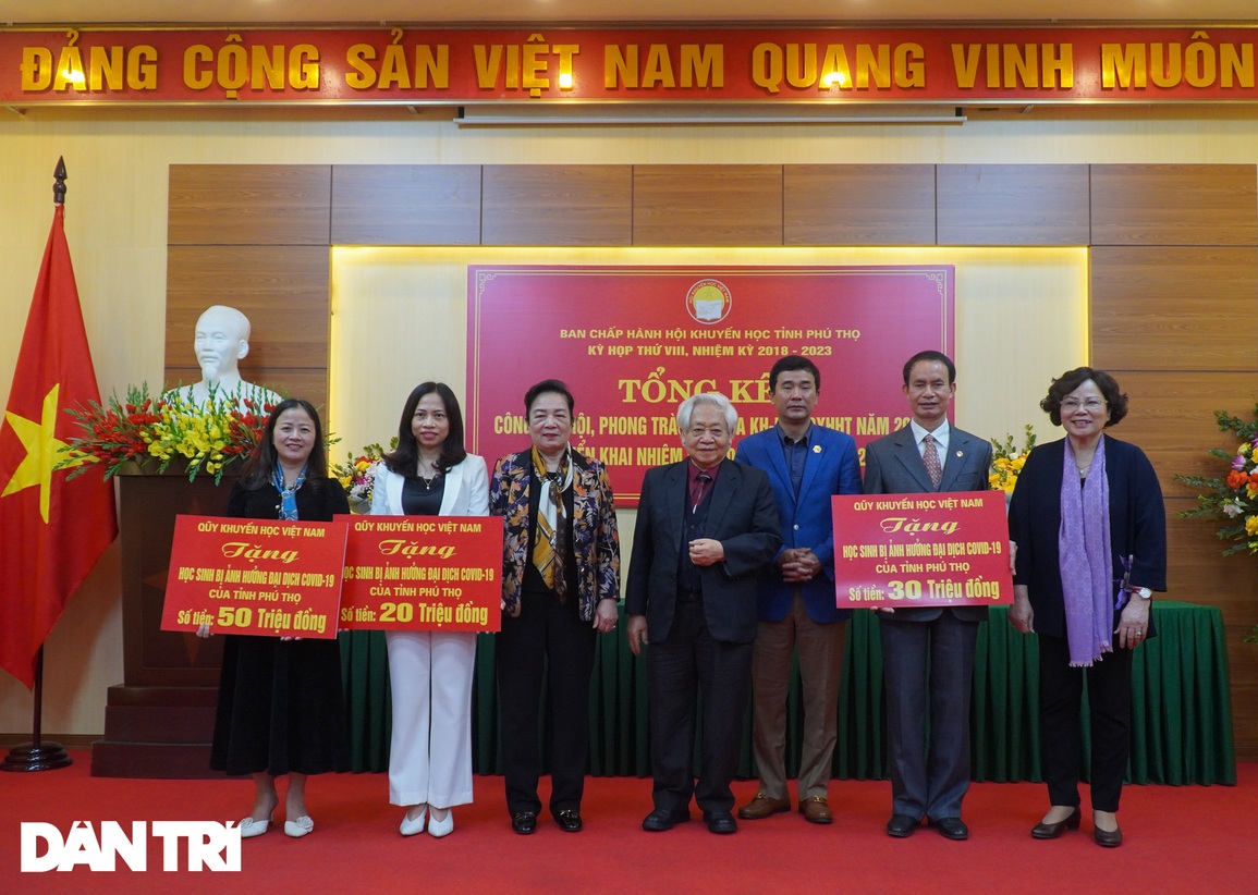 200 suất học bổng đến với học sinh nghèo ảnh hưởng bởi dịch bệnh Covid-19 - 3 200 suất học bổng đến với học sinh nghèo ảnh hưởng bởi dịch bệnh Covid-19 - 3