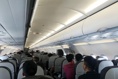 Khách Trung Quốc bị phạt 4 triệu đồng vì hút thuốc lá trên máy bay