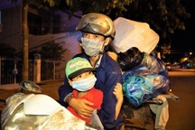 Chuyện chưa kể về cậu bé 8 tuổi dắt em đi bộ giữa đêm lên Cần Thơ tìm cha