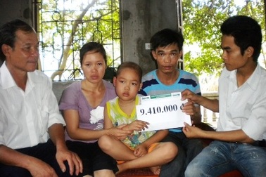 Cháu Nguyễn Viết Thành chuẩn bị nhập viện chữa bệnh   