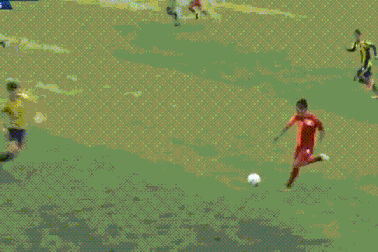 Vào bóng rợn người, cầu thủ lĩnh án… bất ngờ