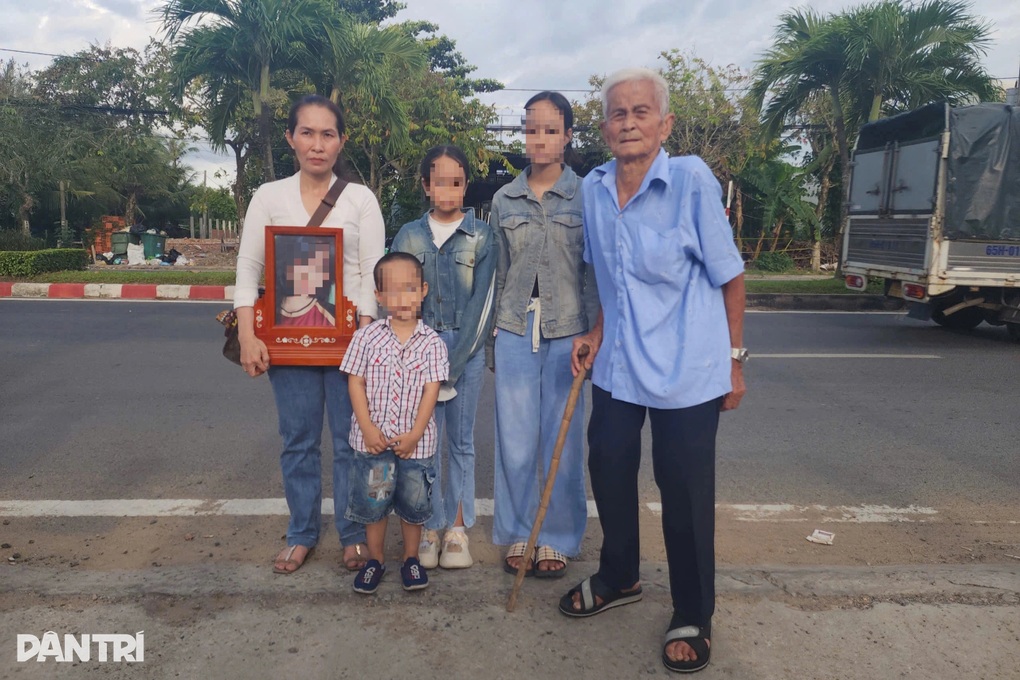Mẹ nữ sinh bị xe cán tử vong ở Vĩnh Long: Trả lại công bằng cho con tôi - 1 Mẹ nữ sinh bị xe cán tử vong ở Vĩnh Long: Trả lại công bằng cho con tôi - 1