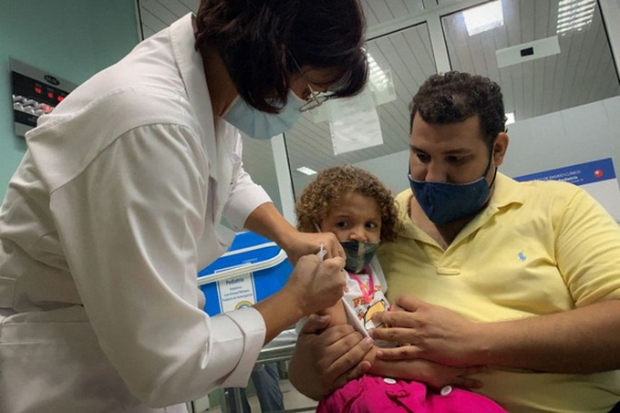 Trẻ em Cuba tiêm vaccine phòng Covid-19.