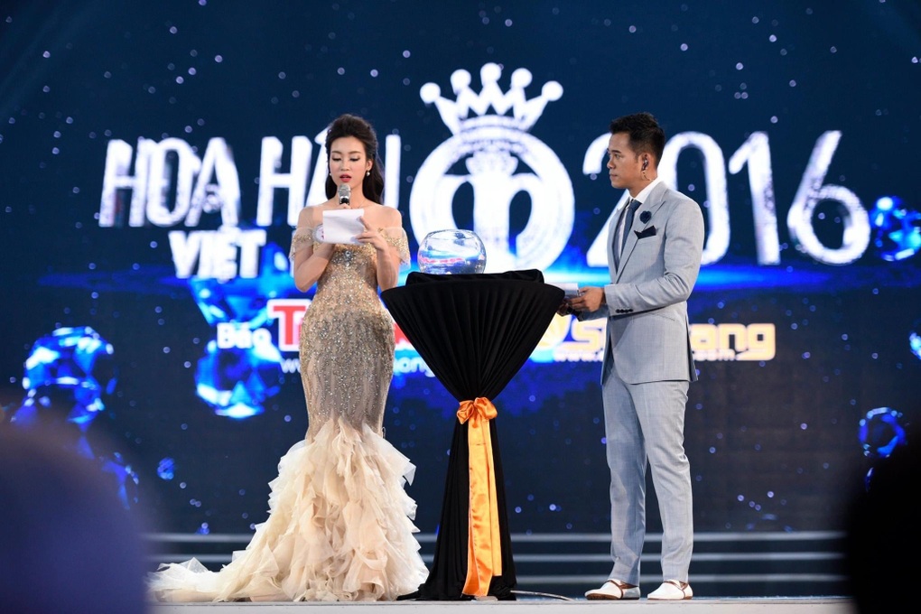 Rò rỉ hình ảnh lễ cưới thắt chặt an ninh của con trai bầu Hiển và Mỹ Linh - 3 Rò rỉ hình ảnh lễ cưới thắt chặt an ninh của con trai bầu Hiển và Mỹ Linh - 3