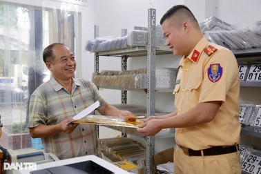 Ngày đầu vận hành chính quyền 2 cấp, người dân thuận lợi khi đi đăng ký xe