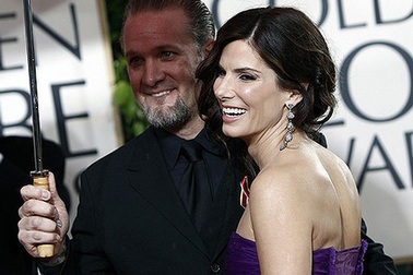 Chồng Sandra Bullock vào trung tâm điều trị sức khỏe