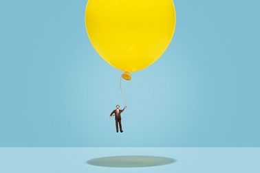 Tạo động lực nhiều hơn cho nhân viên: Nên dùng "cây gậy" hay "củ cà rốt"?