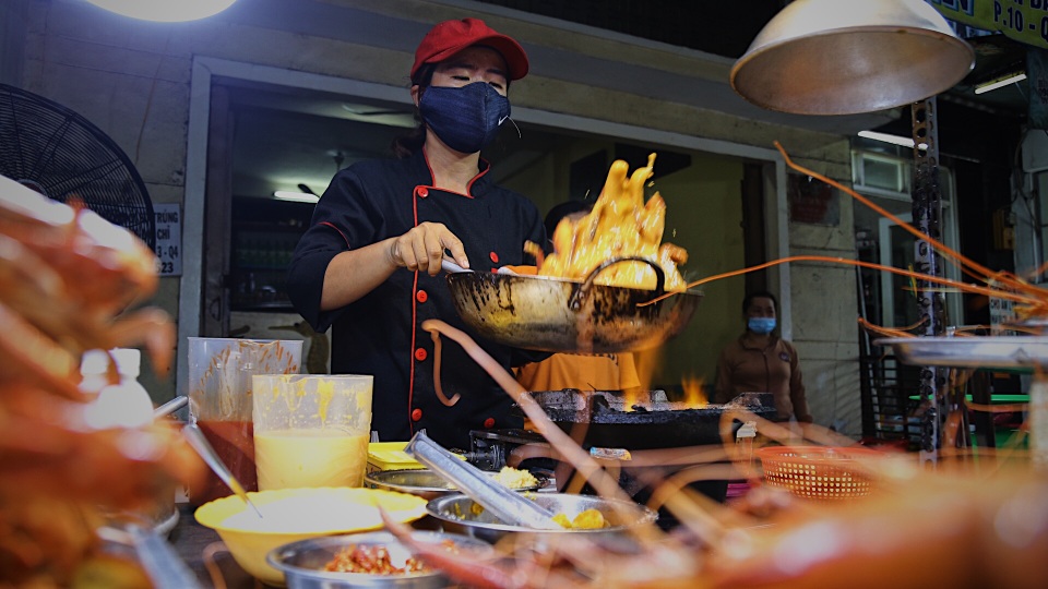 Chạy xe ôm rồi lập tiệm hải sản, cô gái kiếm chục triệu đồng mỗi tháng - 5 Chạy xe ôm rồi lập tiệm hải sản, cô gái kiếm chục triệu đồng mỗi tháng - 5